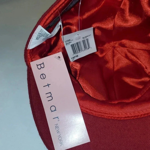 BETMAR RED WOOL ADJUSTABLE CAP BERET WITH FLOWER NWT - Picture 10 of 10